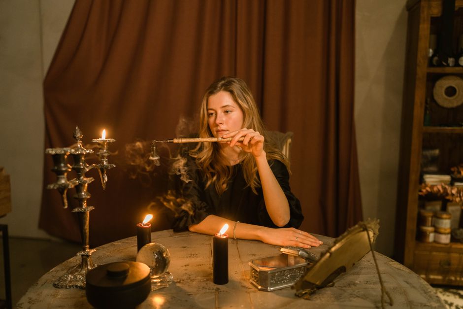The Alchemical Light of Kunzite: Tracing Its Esoteric Roots Through the Hermetic Tradition
