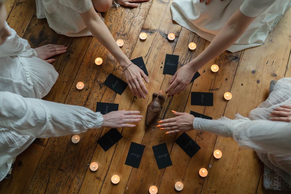 Emerald Intention Grids: Eclipse Symbolism, Grounded Practice