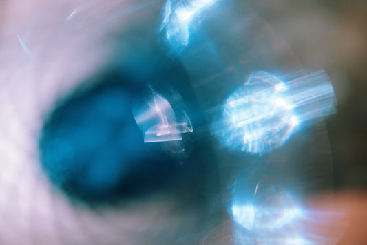 Why Alexandrite Changes Color: The Role of Refractive Behavior in Identification
