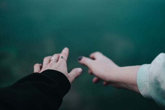 How Humidity and Temperature Affect Bloodstone Rings: A Climate-Wise Setting Care Guide