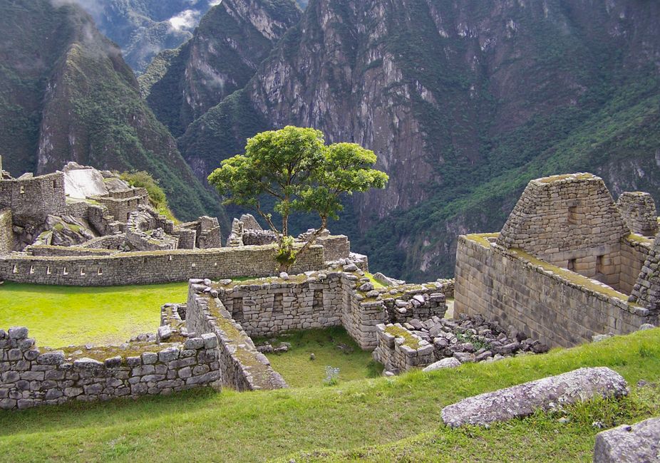 Emerald Enchantments: A Cross-Cultural Odyssey from the Colombian Andes to Ancient Egypt