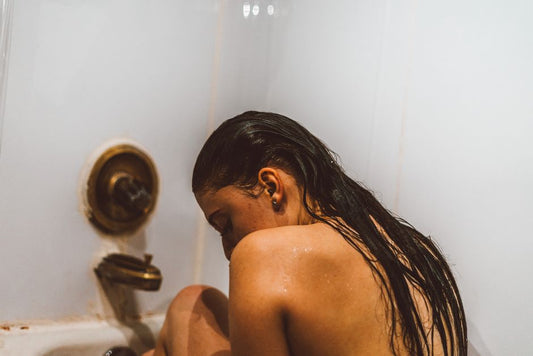 Can Kyanite Get Wet? Shower, Soak, and Cleaning Risks Explained