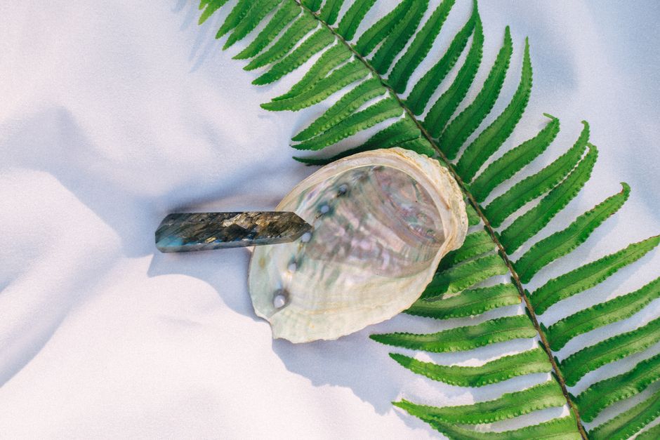 How to Clean and Care for Labradorite Jewelry: Safe Methods, Storage, and Energy Cleansing