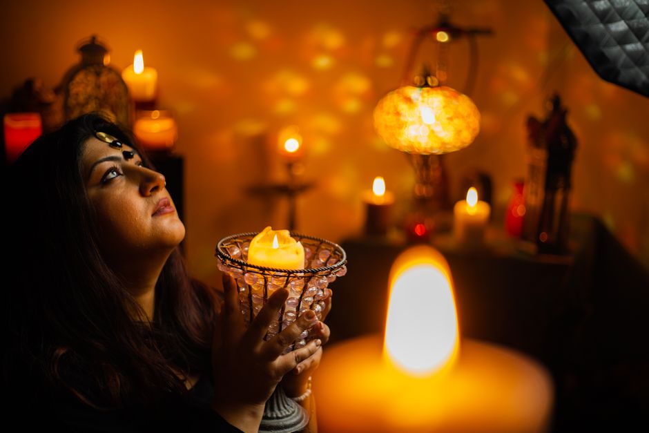 Beeswax Amber Meditation: Building a Grounding Grid for Inner Warmth