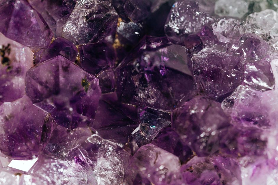 Peridot Healing Properties: A Sensory Guide to the Stone of Summer