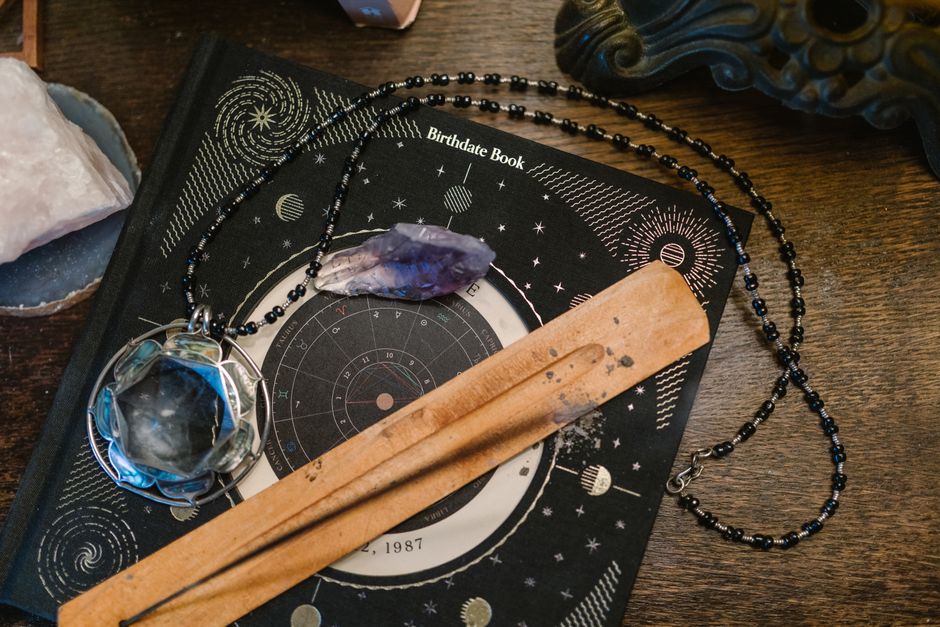 Natural Pearl in Moon Rituals: Aligning with Zodiac Tides