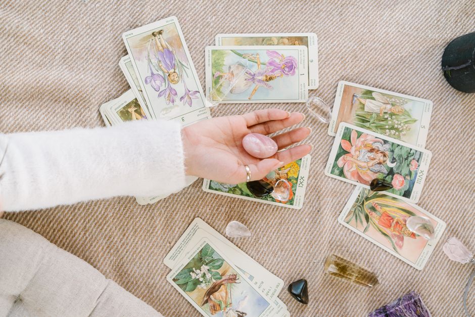 Amber for Emotional Healing: Metaphysical Properties and Crystal Therapy Guide