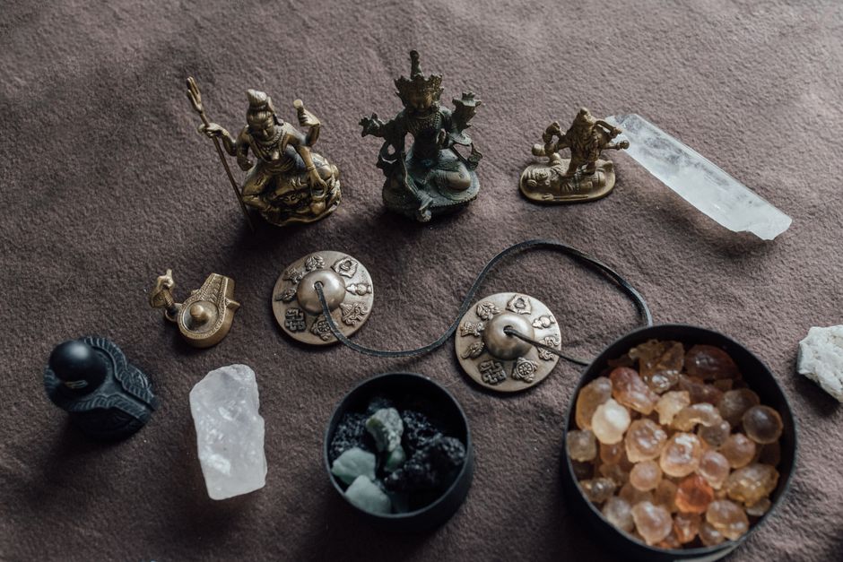 Why Nephrite Symbolizes Emotional Reflection and How Cleansing Becomes a Symbolic Reset