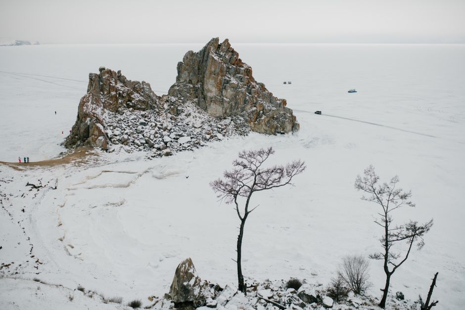 The Lost Diadem of the Siberian Steppes: Charoite’s Role in Imperial Russia’s Hidden Gem Treasury