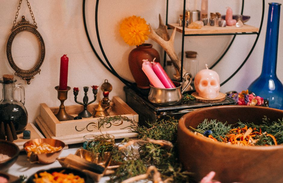 What Does a Beginner Really Need to Know About Putting Amber on an Altar?