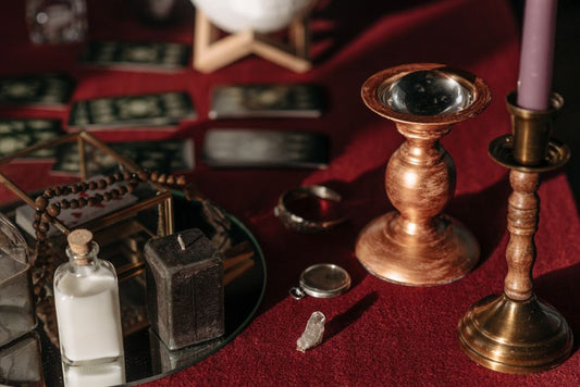 Moonstone: Cultural Charms, Historical Lore & Complete Collector’s Guide