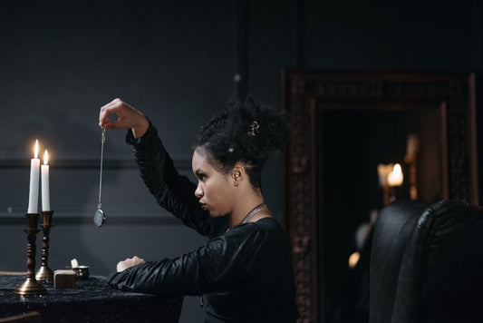 Shungite, the Dark Mirror: A Lunar Ritual for Introspection and Release