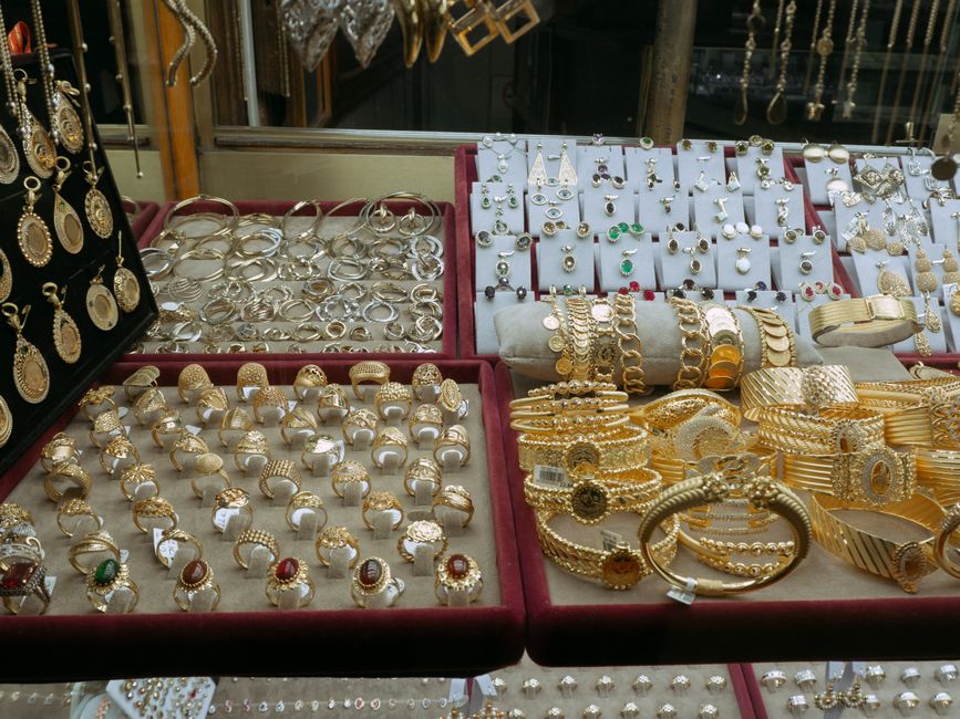 How to Store a Star Ruby Ring for Travel Safety