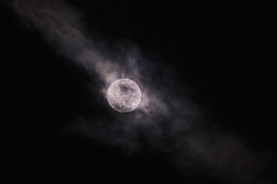 How to Use Black Moonstone for Emotional Protection and Intuition During the Dark Moon Phase