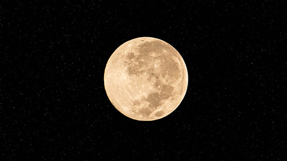 Rainbow Moonstone and Planetary Correspondences: Aligning Your Intentions with the Moon and Stars