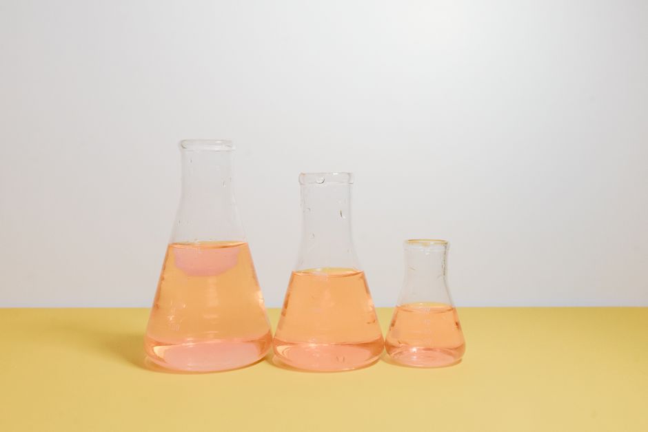 Sapphire's Solid Solution: When One Formula Describes a Chemical Range, Not a Fixed Composition