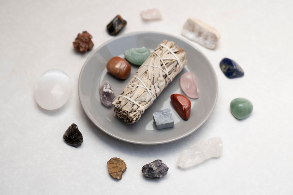 Which Crystal Cleansing Method Is Best for Your Stones? A Complete Guide to Smudging, Moonlight, and More