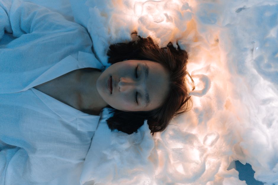 Rainbow Moonstone Moon Ritual: A Gentle Guide to Dream Work and Sleep Support