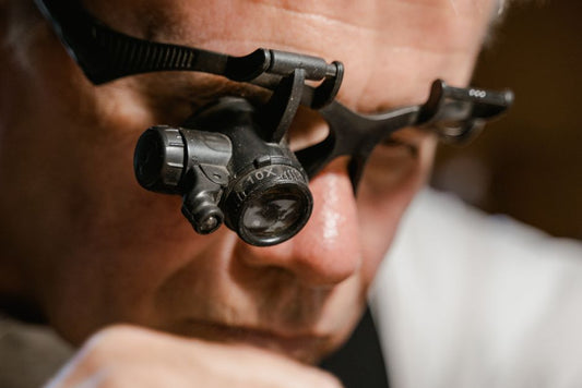 Labradorite Under the Loupe: A Collector’s Guide to Identification, Optical Phenomena, and Testing Techniques
