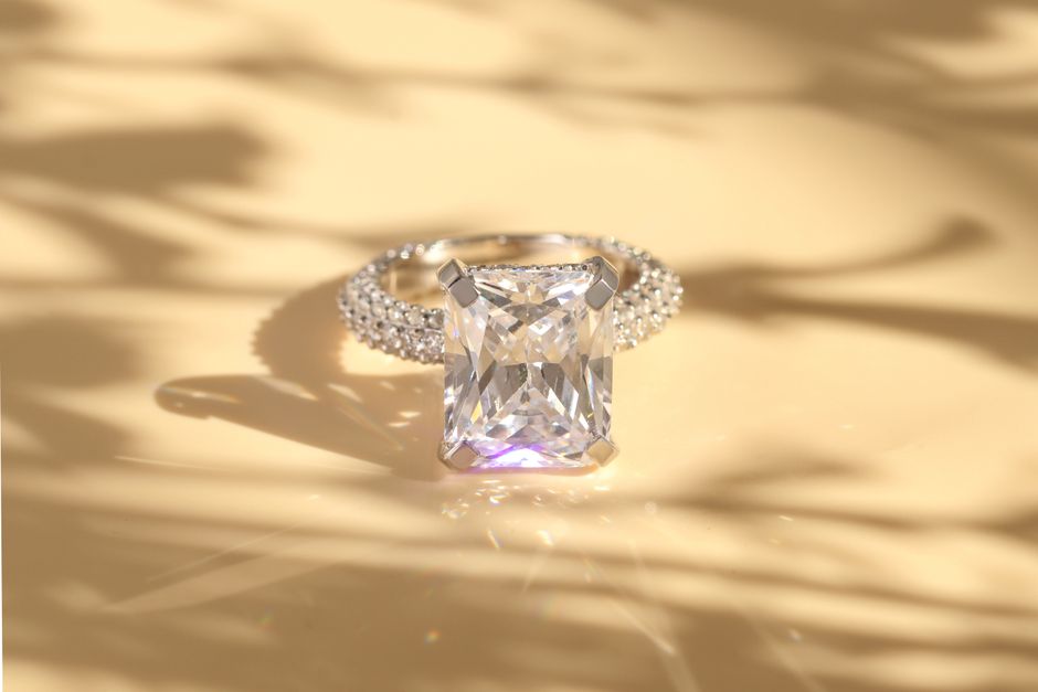 Emerald Care Guide: Protecting Your Gemstone in Prong, Bezel, and Pavé Settings