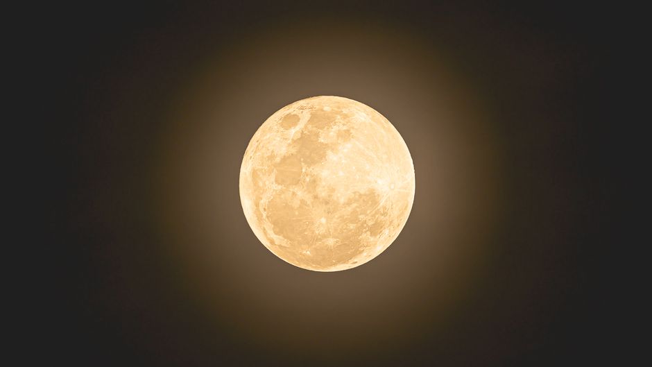 Rainbow Moonstone: Myths, Meanings, and the Science Behind the Glow