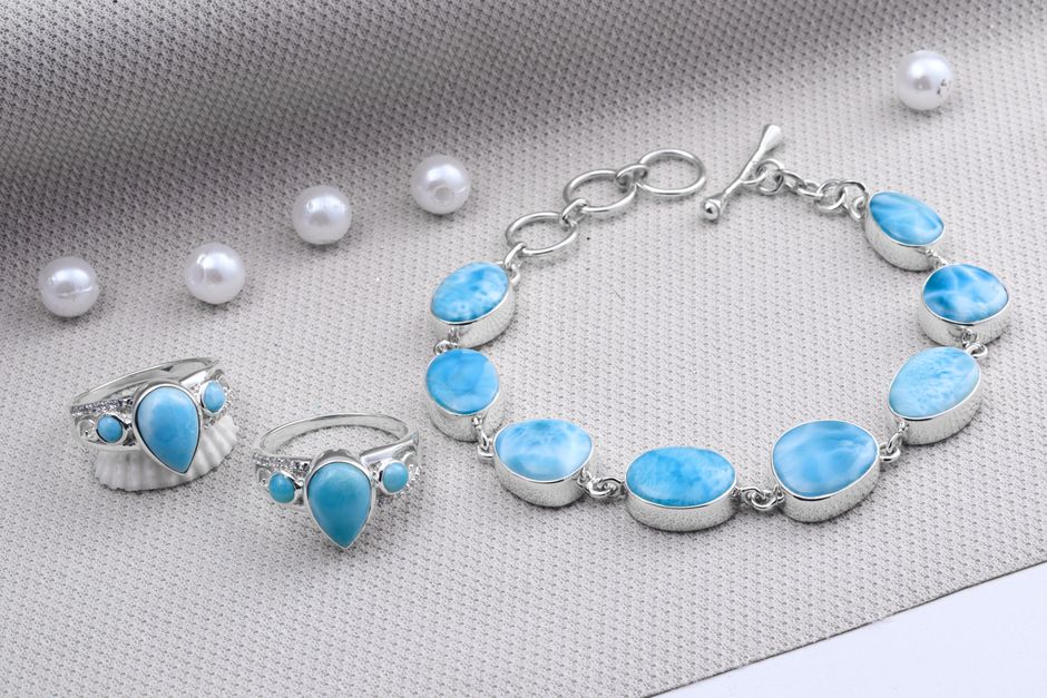 The Larimar Heat Treatment Controversy: Separating Natural Blue from Enhanced Dominican Pectolite
