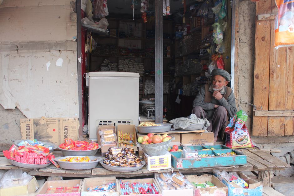 Balas Rubies and the Miners Who Never Saw a Crown: Taste, Trade, and the Badakhshan Spinel Economy