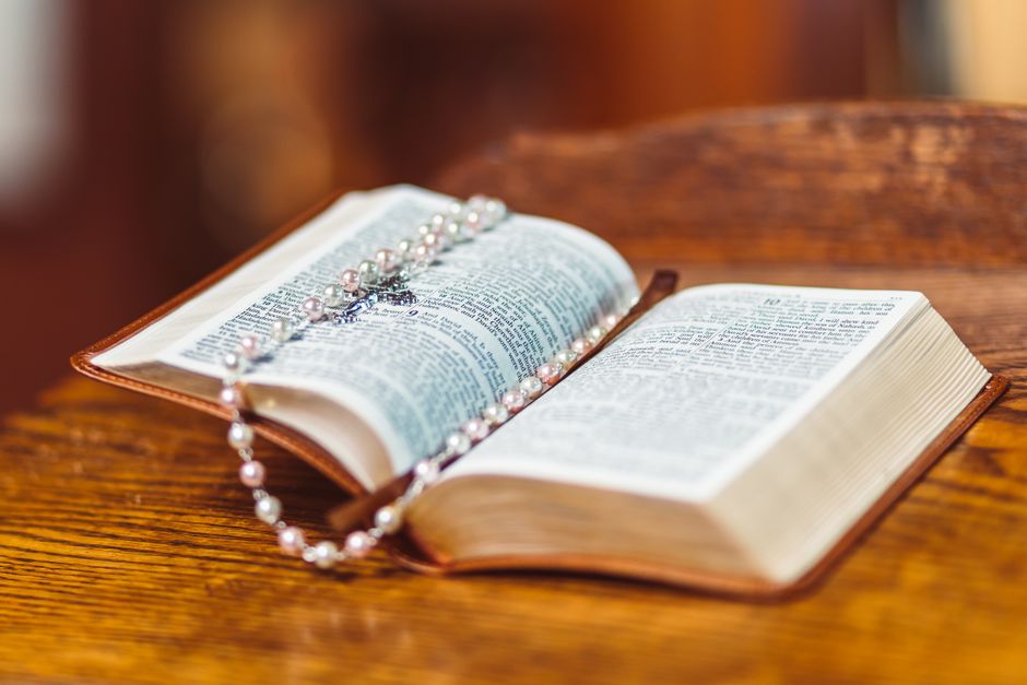 Carnelian in Sacred Texts: From Biblical Breastplates to Modern Spiritual Jewelry