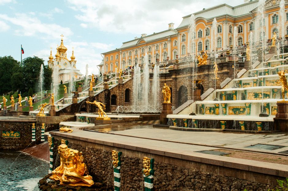 Heliodor on the Silk Roads: Tracing the Golden Beryl from the Ural Mountains to the Court of Catherine the Great