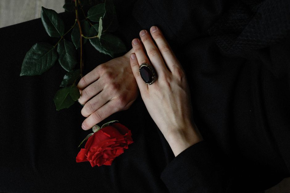 Smoky Quartz, Mourning Jewelry, and the Politics of Grief in the Nineteenth Century