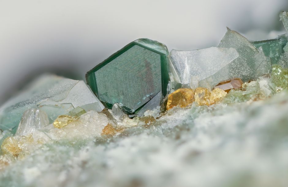 Chrysoberyl Cat's Eye: The Science of Chatoyancy and Crystal Structure