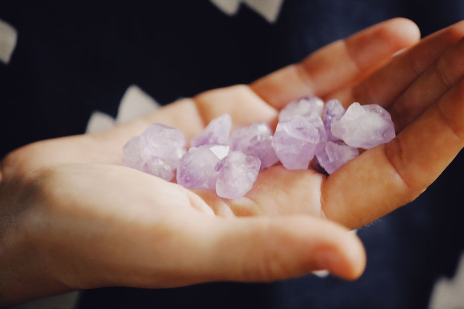 Tanzanite Healing Properties: A Beginner's Guide to Its Metaphysical Uses
