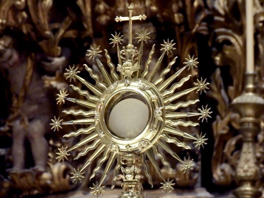 The Sacred Bloodstone: Heliotrope in Medieval Christian Reliquaries and Crusader Lore