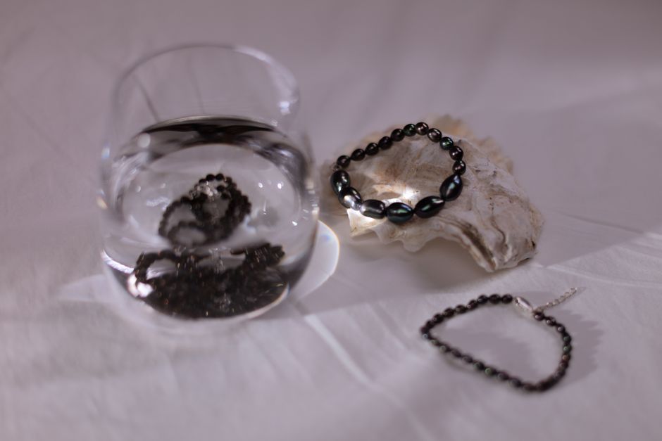 Can Cultured Pearls Get Wet in Different Settings?