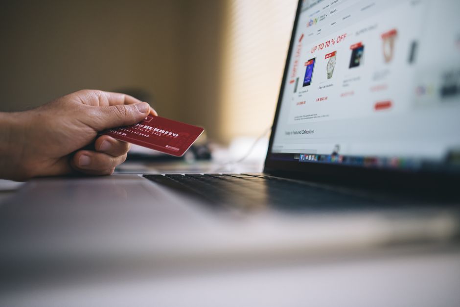 Moonstone Buying Guide: Secure Online Purchases and Smart Negotiation